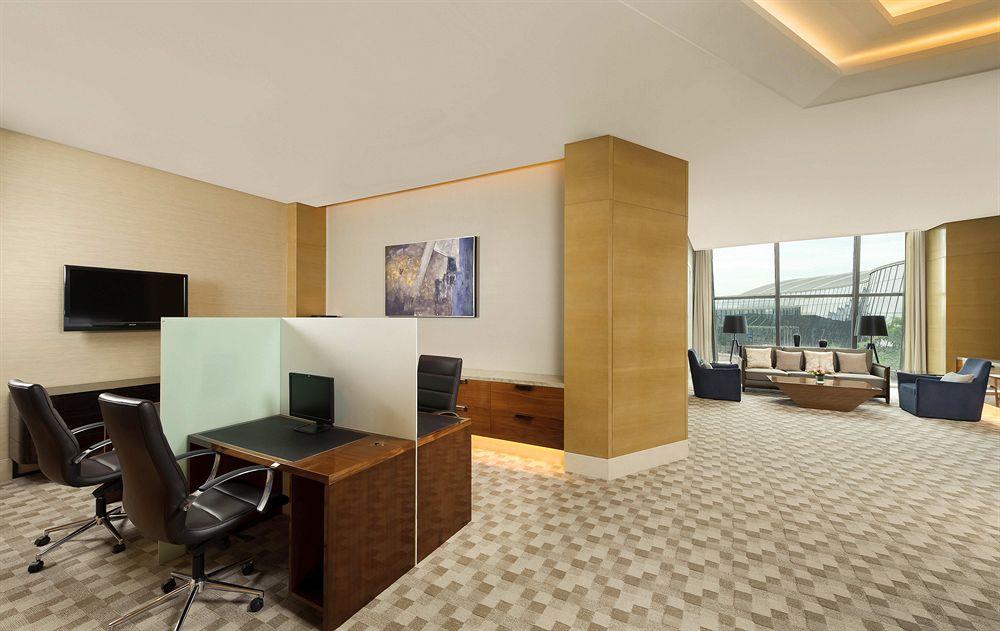 Sheraton Changchun Jingyuetan Hotel Exterior photo