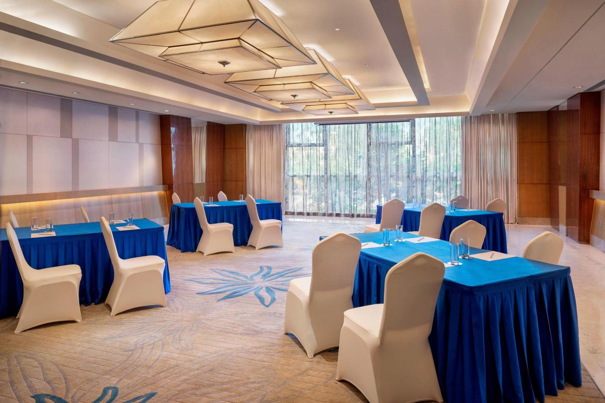 Sheraton Changchun Jingyuetan Hotel Exterior photo