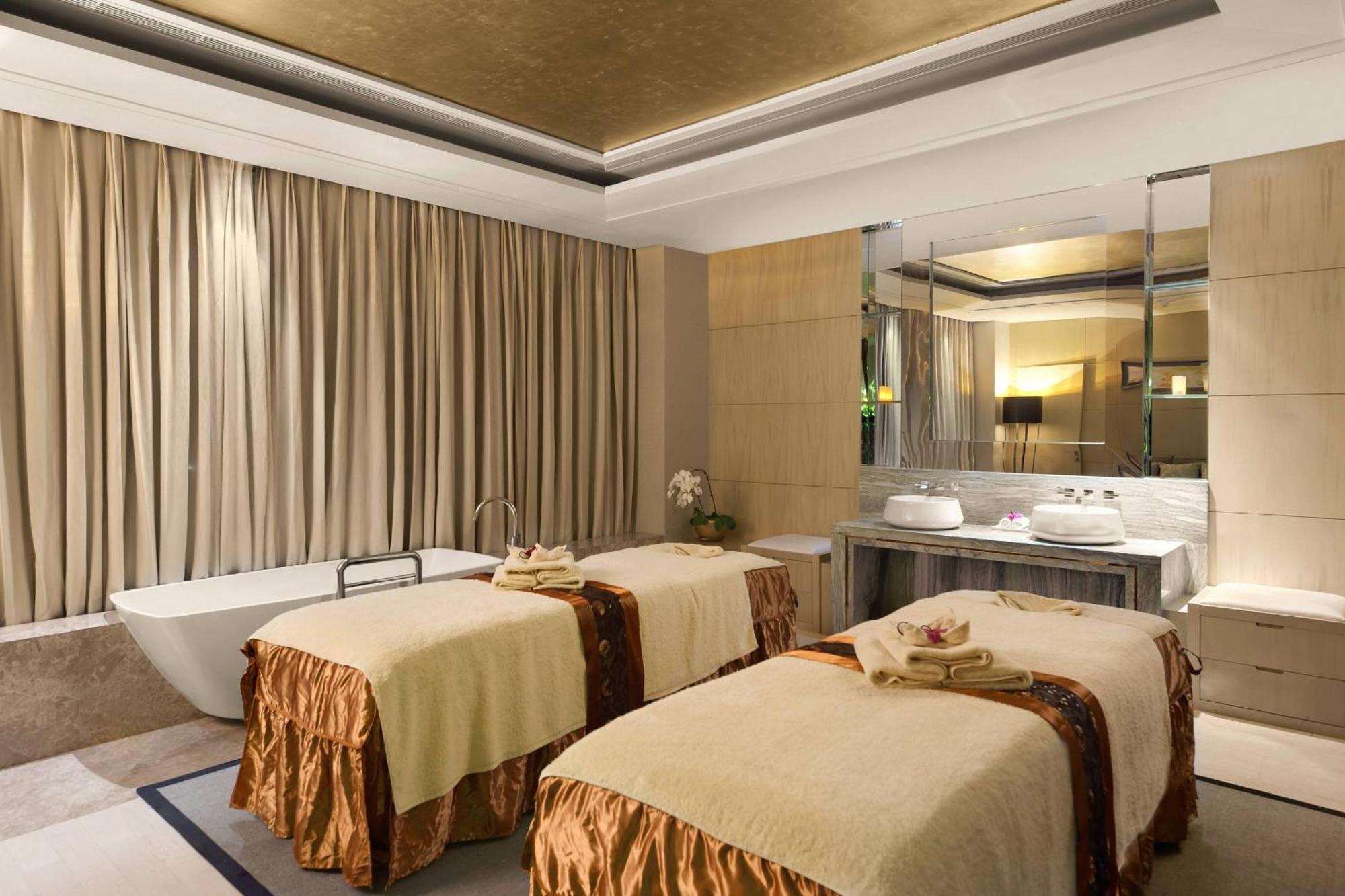 Sheraton Changchun Jingyuetan Hotel Exterior photo