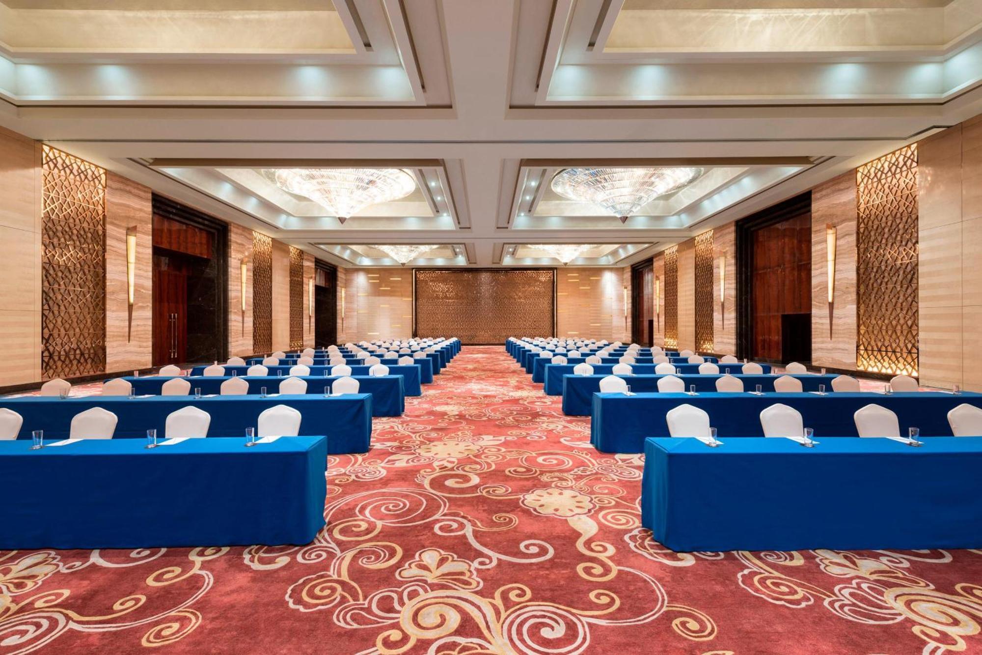 Sheraton Changchun Jingyuetan Hotel Exterior photo