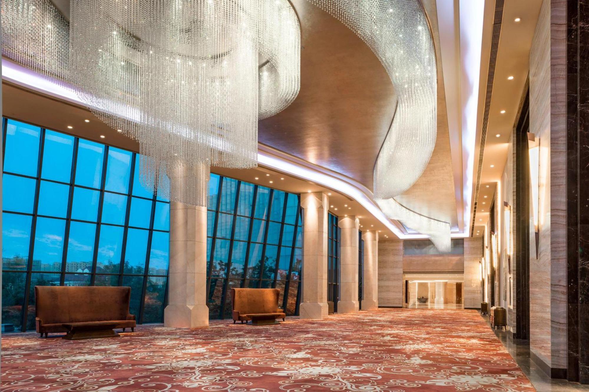 Sheraton Changchun Jingyuetan Hotel Exterior photo