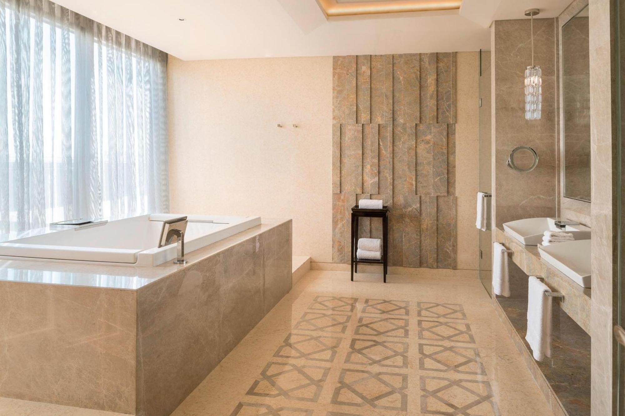 Sheraton Changchun Jingyuetan Hotel Exterior photo