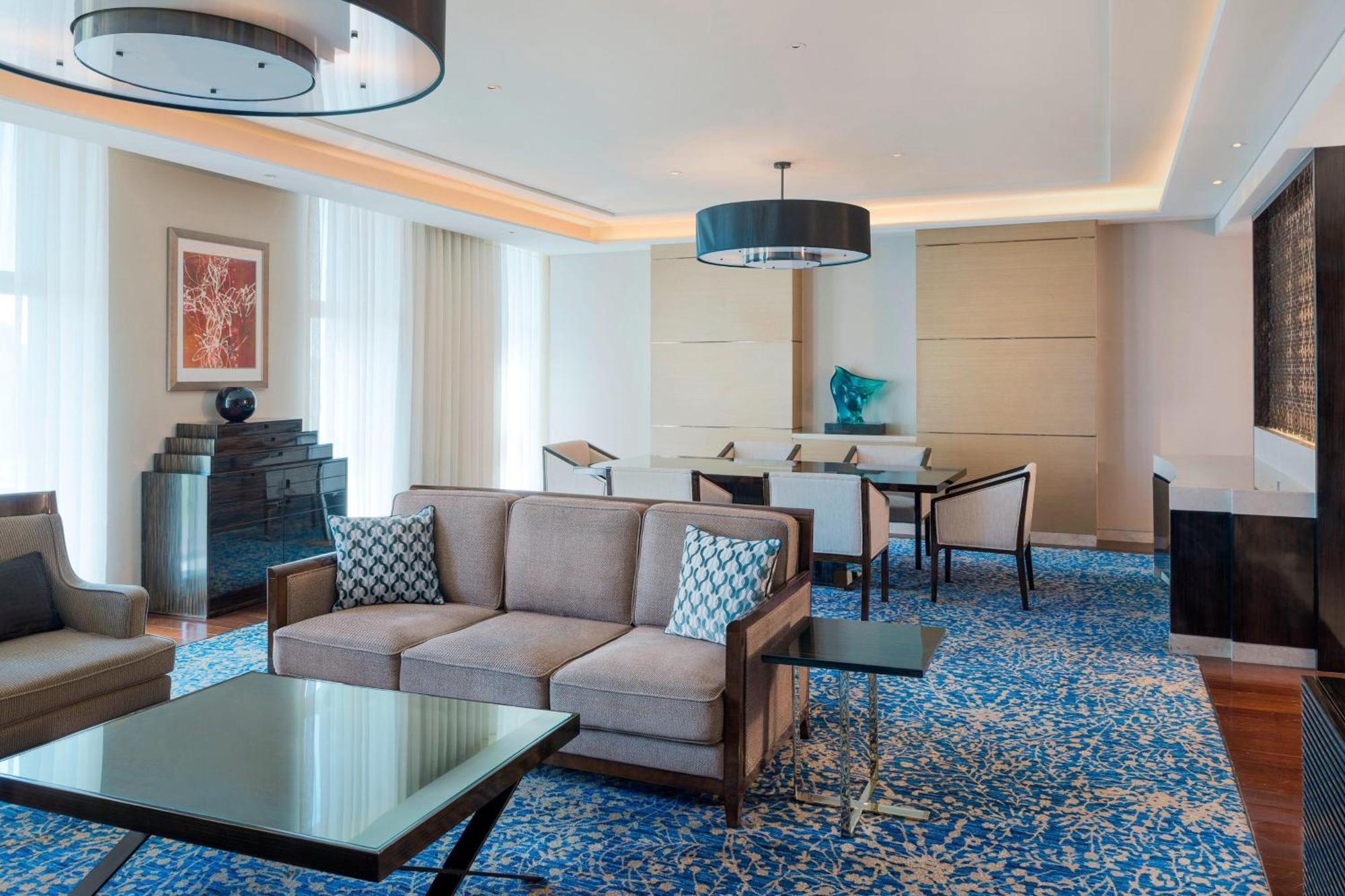 Sheraton Changchun Jingyuetan Hotel Exterior photo