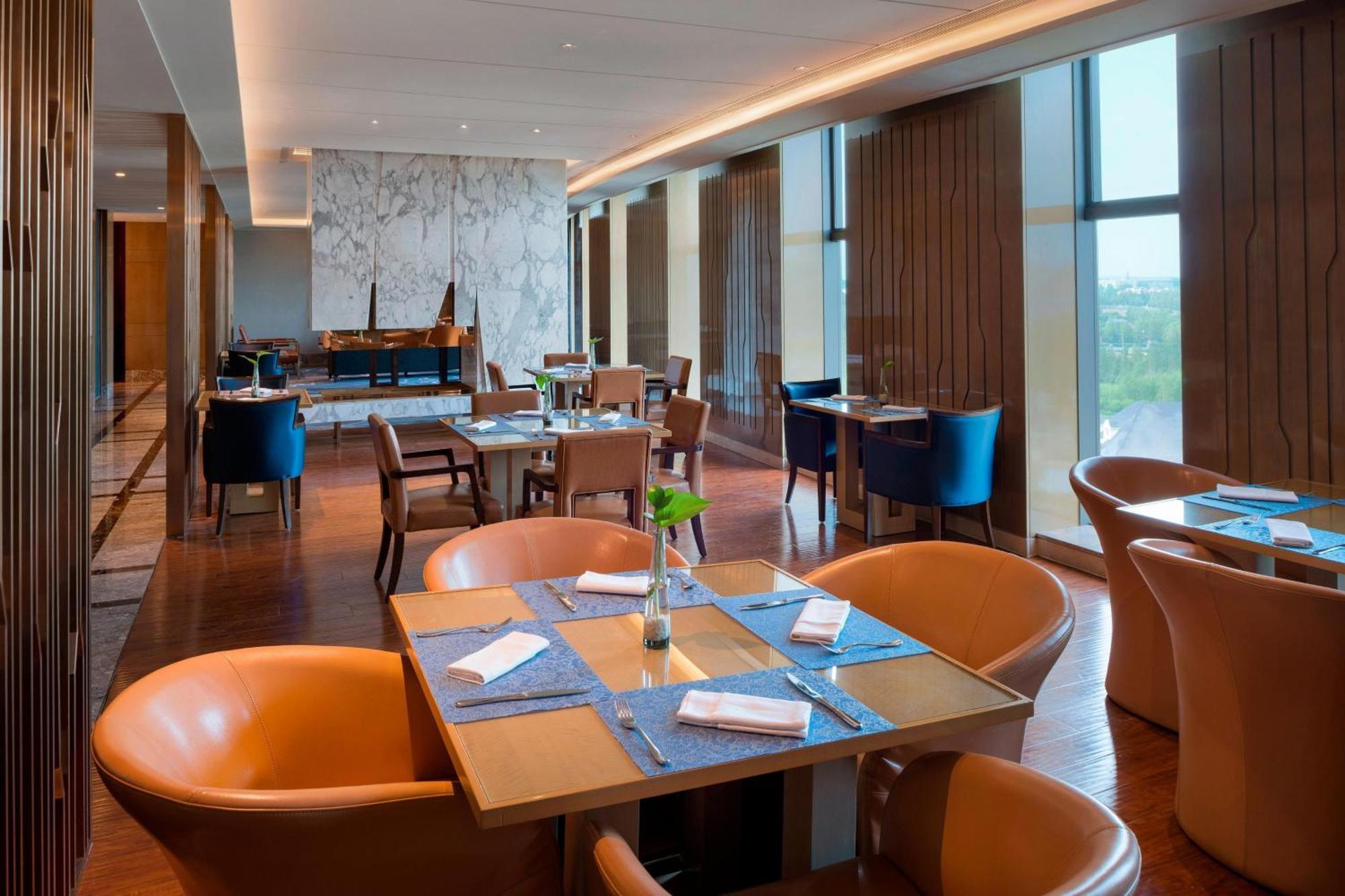 Sheraton Changchun Jingyuetan Hotel Exterior photo