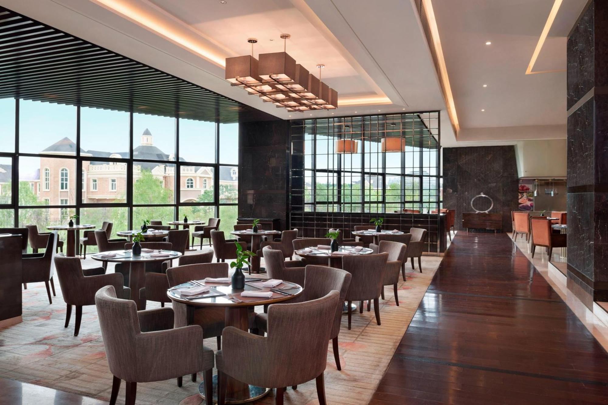 Sheraton Changchun Jingyuetan Hotel Exterior photo