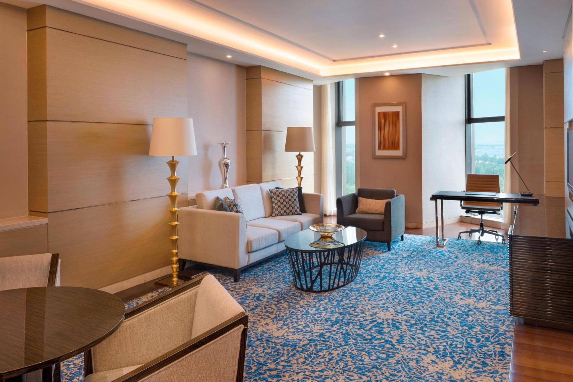 Sheraton Changchun Jingyuetan Hotel Exterior photo