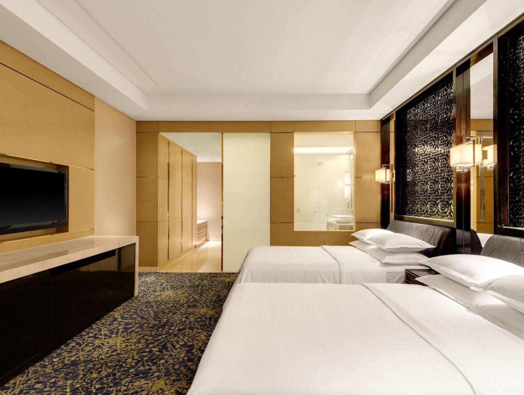 Sheraton Changchun Jingyuetan Hotel Exterior photo