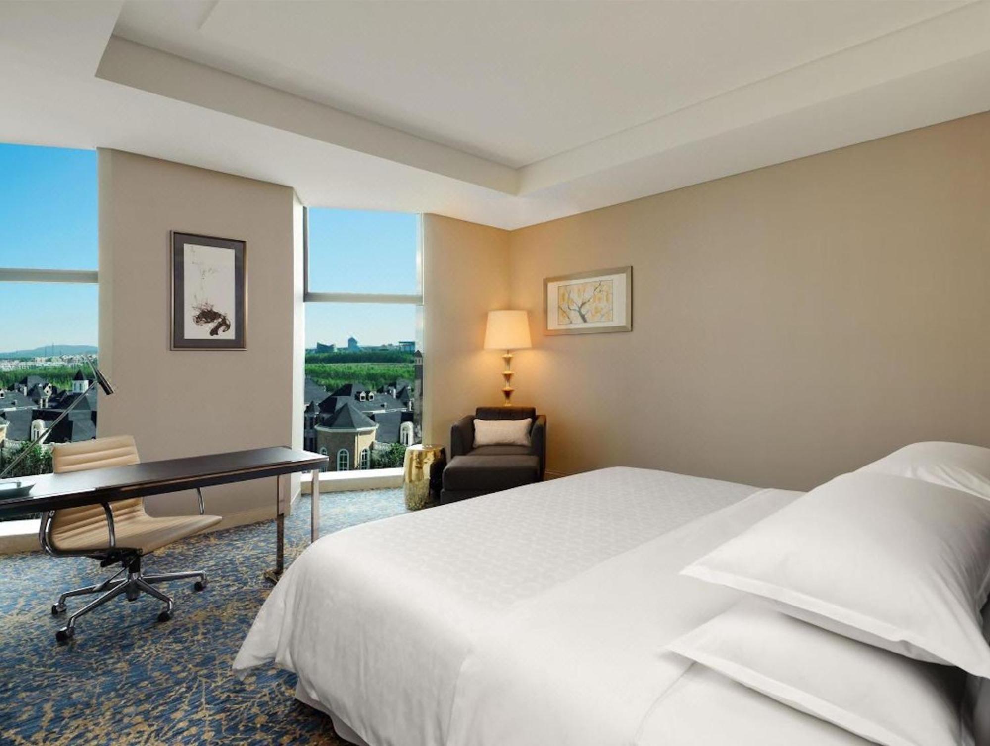 Sheraton Changchun Jingyuetan Hotel Exterior photo