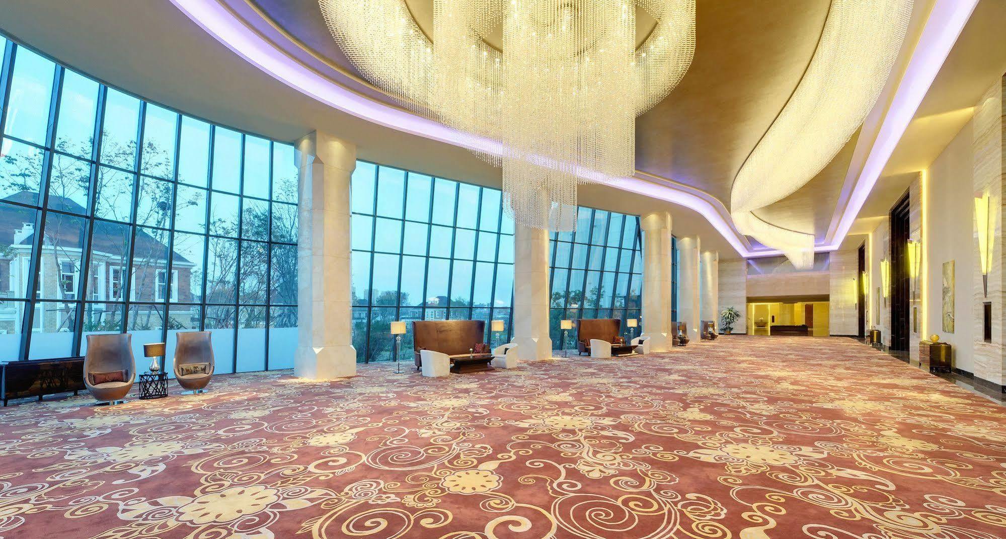 Sheraton Changchun Jingyuetan Hotel Exterior photo