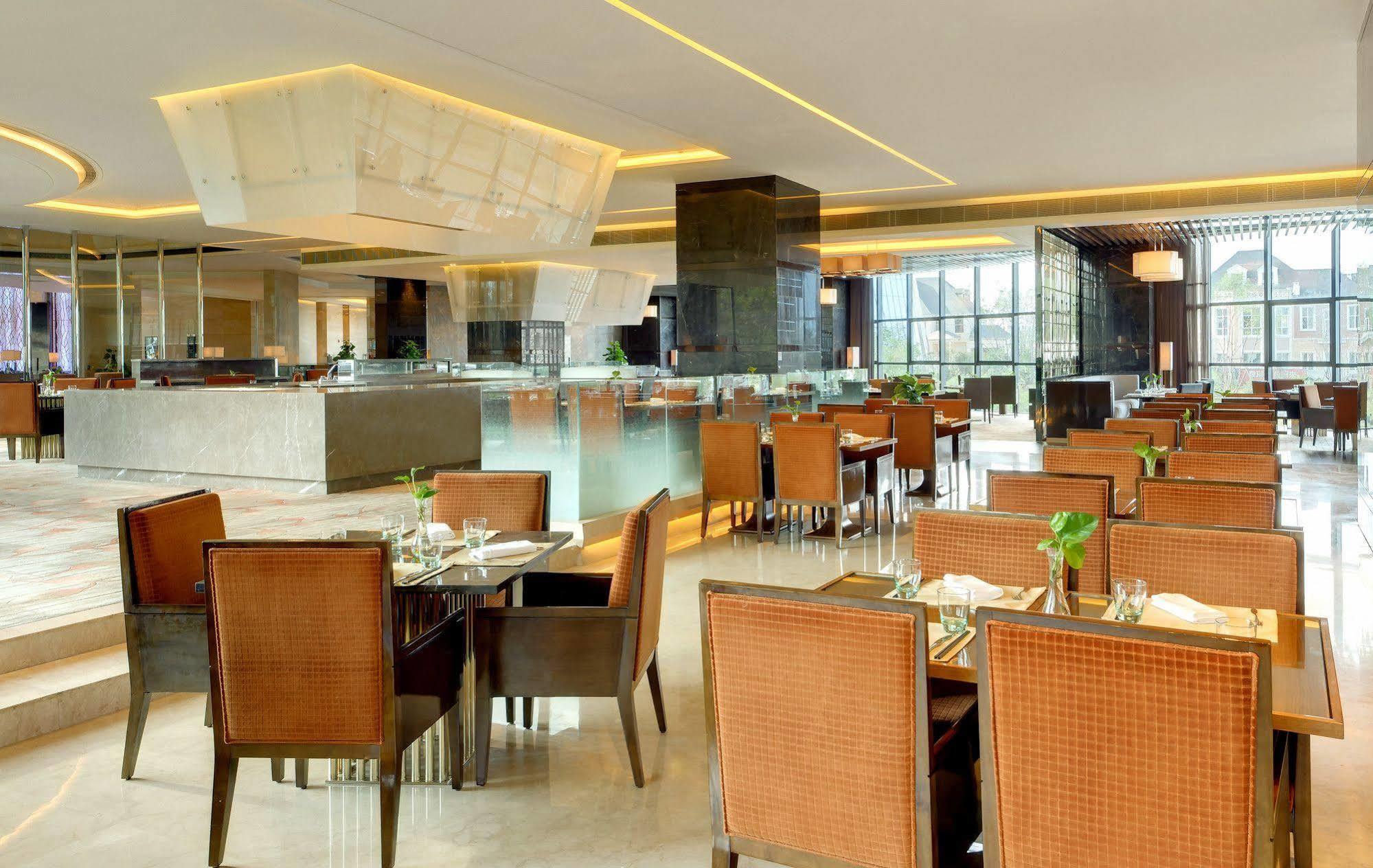 Sheraton Changchun Jingyuetan Hotel Exterior photo